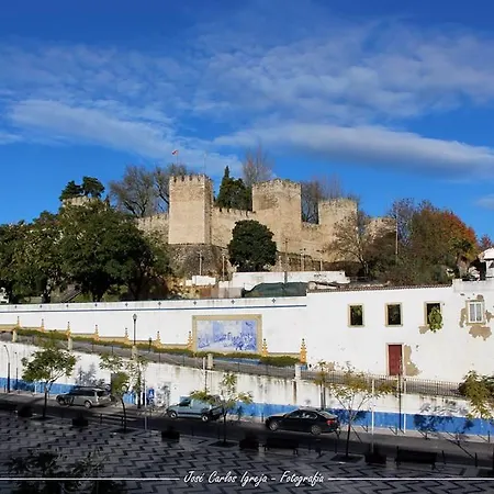 מלון Hotel Torres Novas 3*