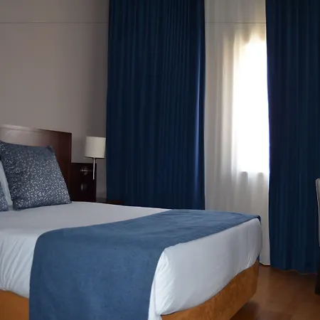 מלון Hotel Torres Novas