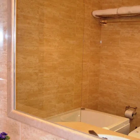 מלון Hotel Torres Novas