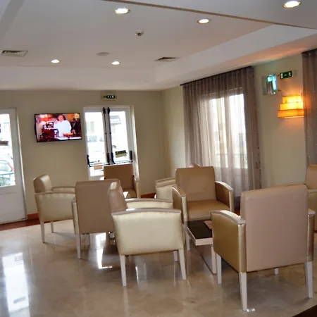 Hotel Torres Novas מלון 3*