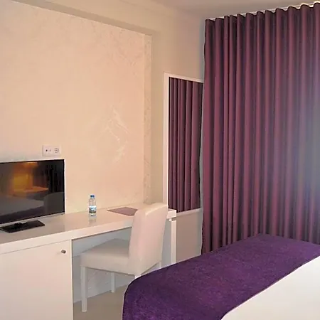 Ξενοδοχείο Hotel Torres Novas 3*